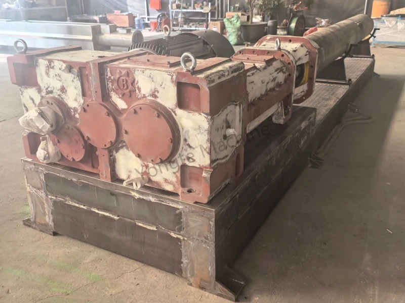 उत्पादनातील प्लॅस्टिक फिल्मच्या अपव्ययांचे पुनर्वापर करण्यासाठी उच्च-कार्यक्षमता समांतर ट्विन-स्क्रू एक्सट्रूडर