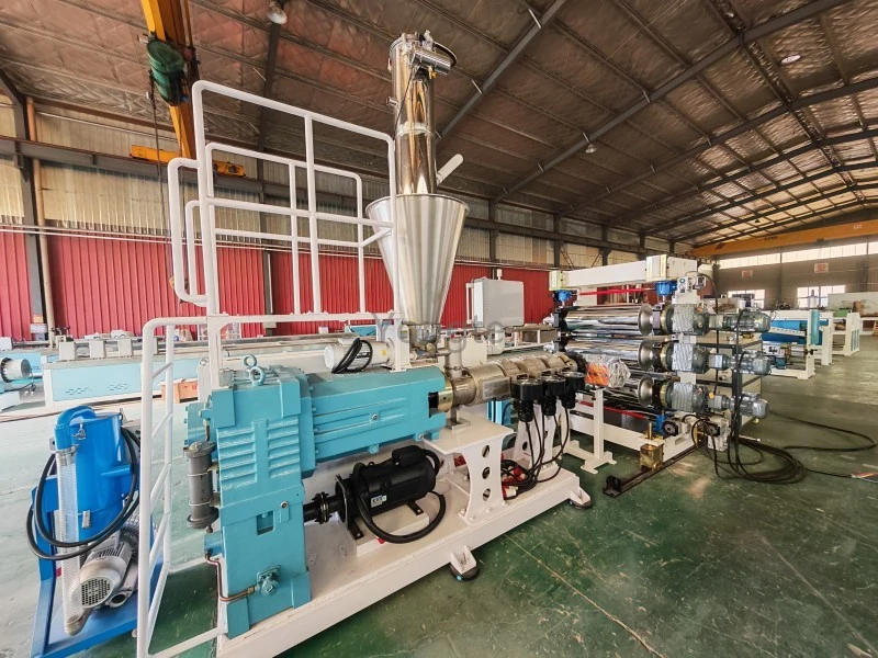 चीनच्या ग्राहकासाठी 600mm PVC शीट एक्सट्रूजन लाइन