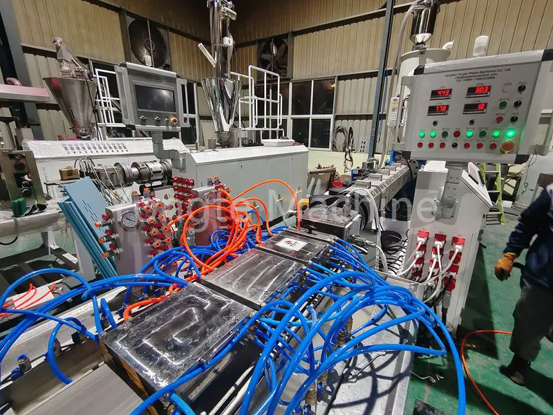 प्लास्टिक लाकूड एक्सट्रूजन लाइन