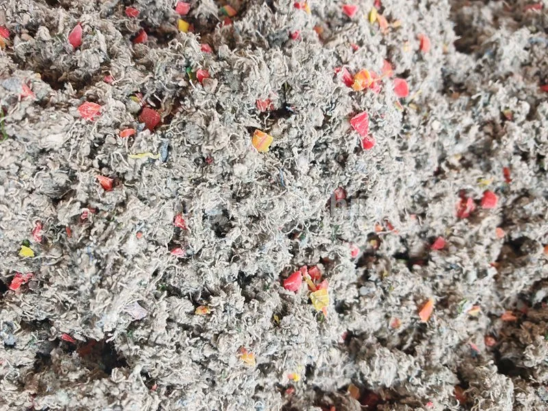 टाकाऊ कपडे आणि प्लॅस्टिक कंपोझिट मशीन रीसायकलिंग