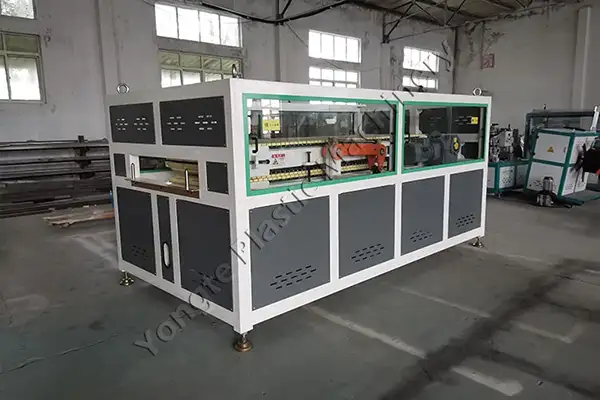 रशियन डब्ल्यूपीसी डोअर मेकिंग मशीन